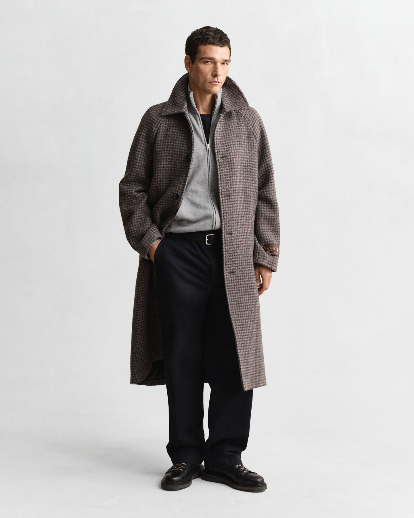 Vetoketjullinen Shield‑collegepaita