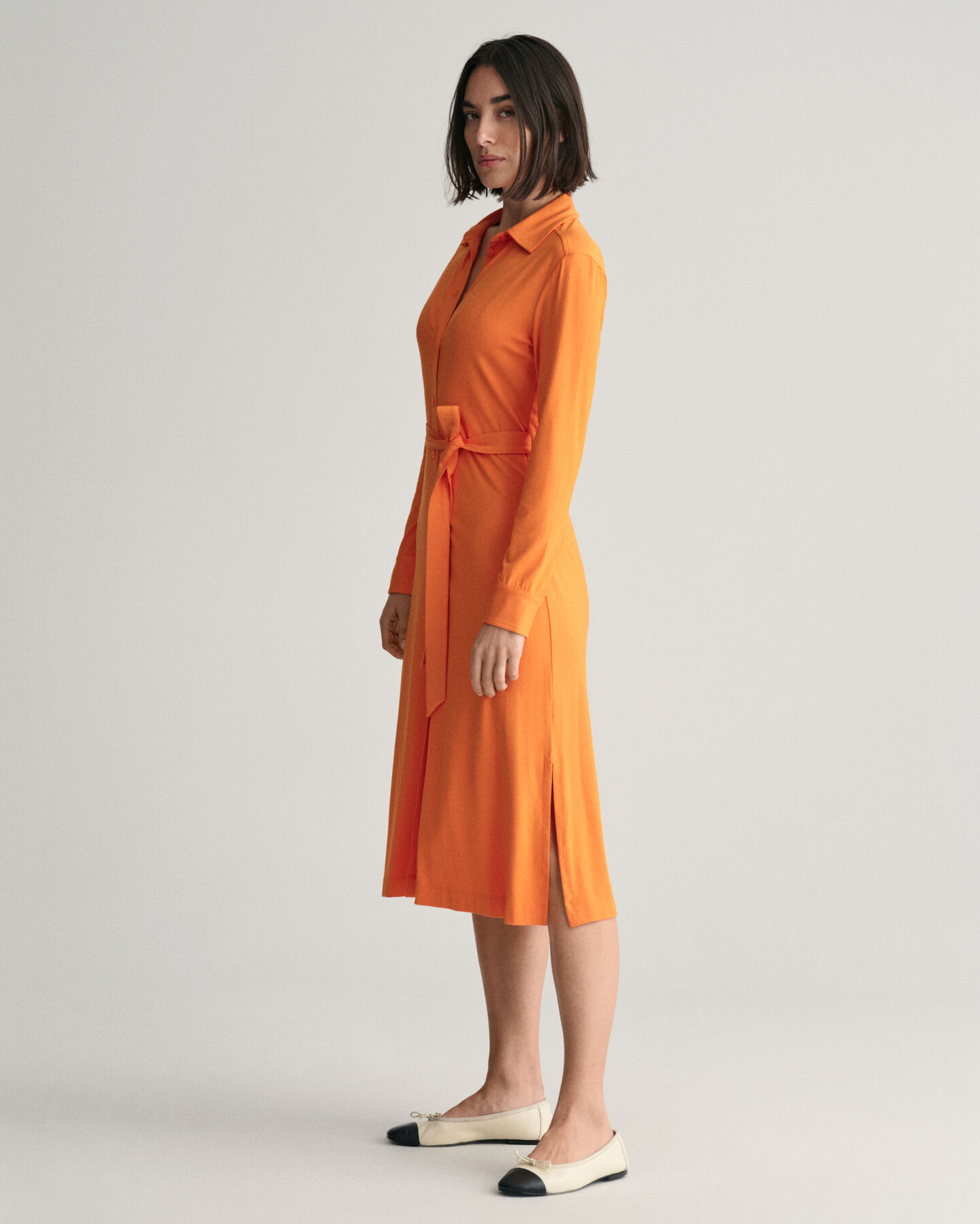 Slim&nbsp;fit ‑mitoitettu paitamekko jerseyneulosta