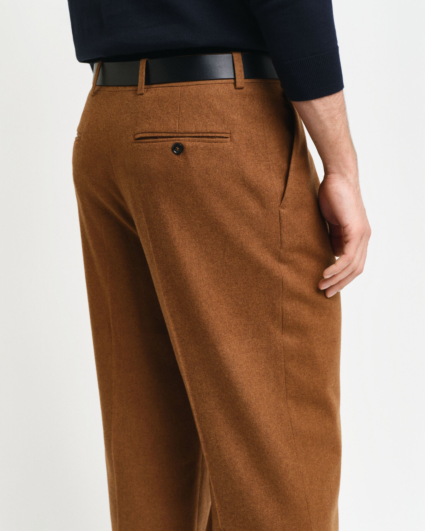 Relaxed fit ‑mitoitetut villaflanelliset puvunhousut