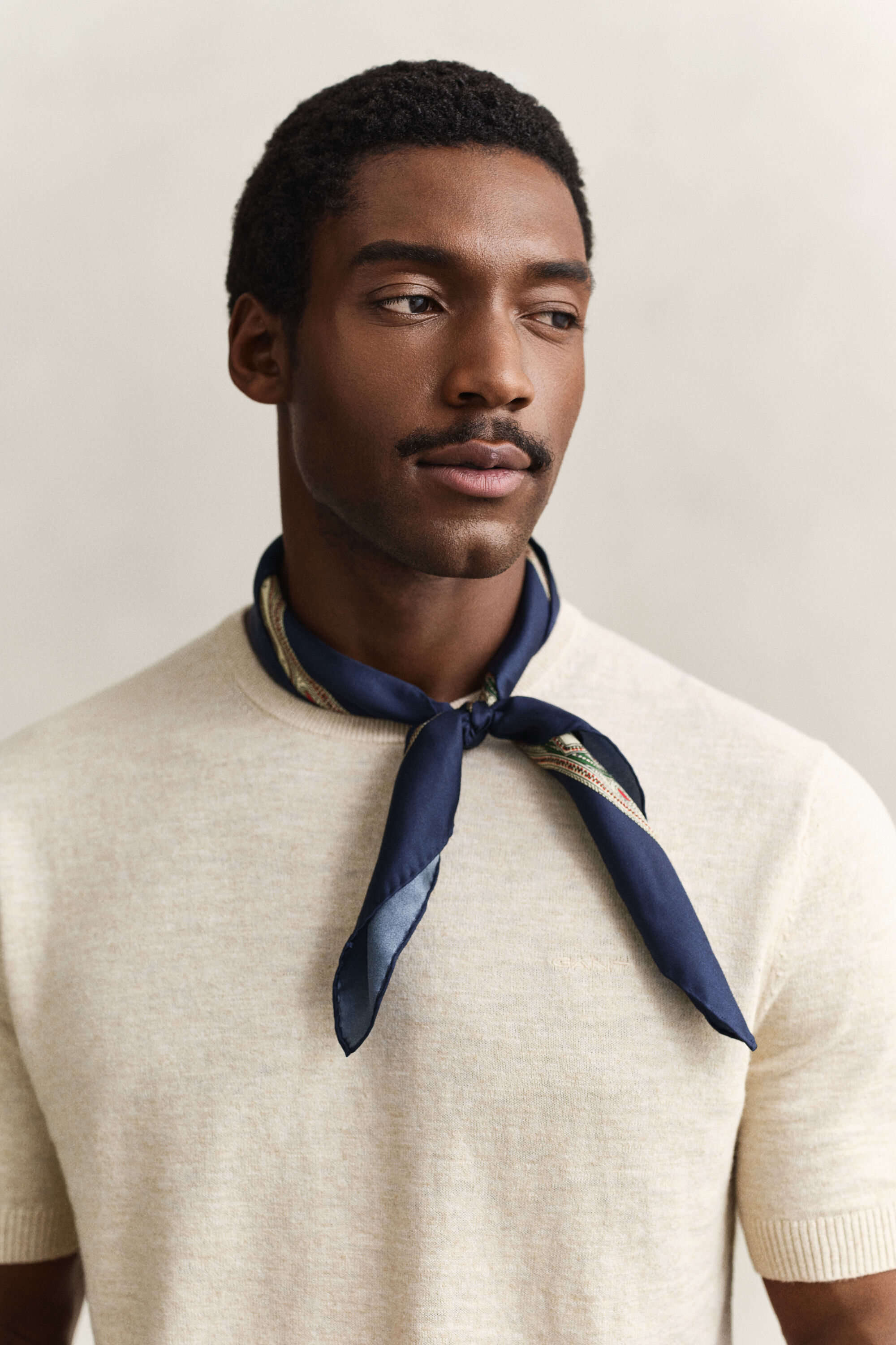 Lyhythihainen neulepusero slub-puuvillasekoitetta