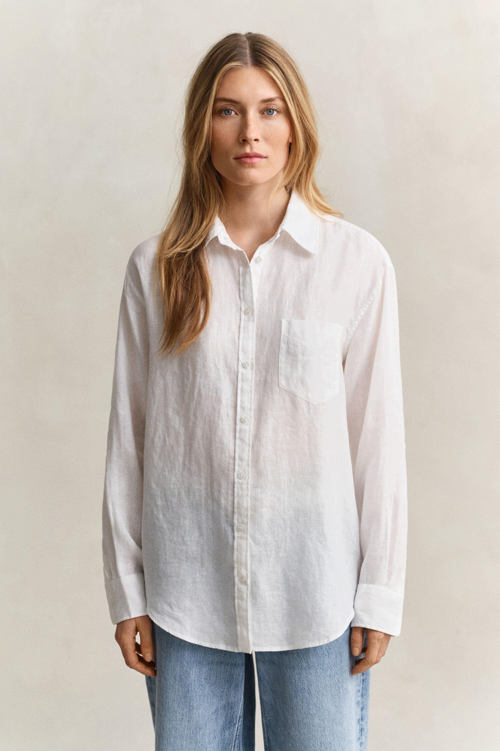 Relaxed fit ‑mitoitettu pellavapaita