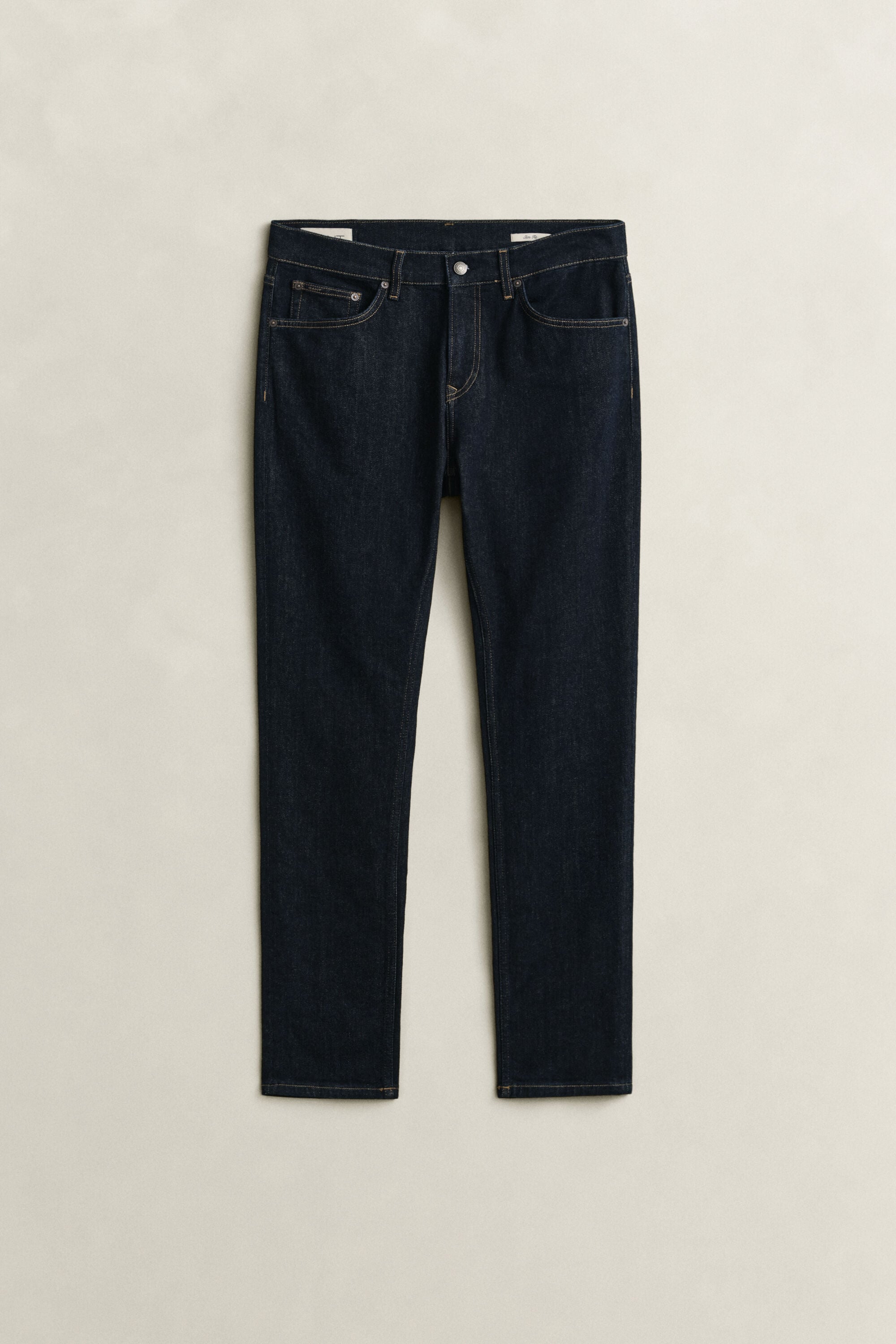 Slim fit ‑mitoitetut Clean Wash ‑farkut