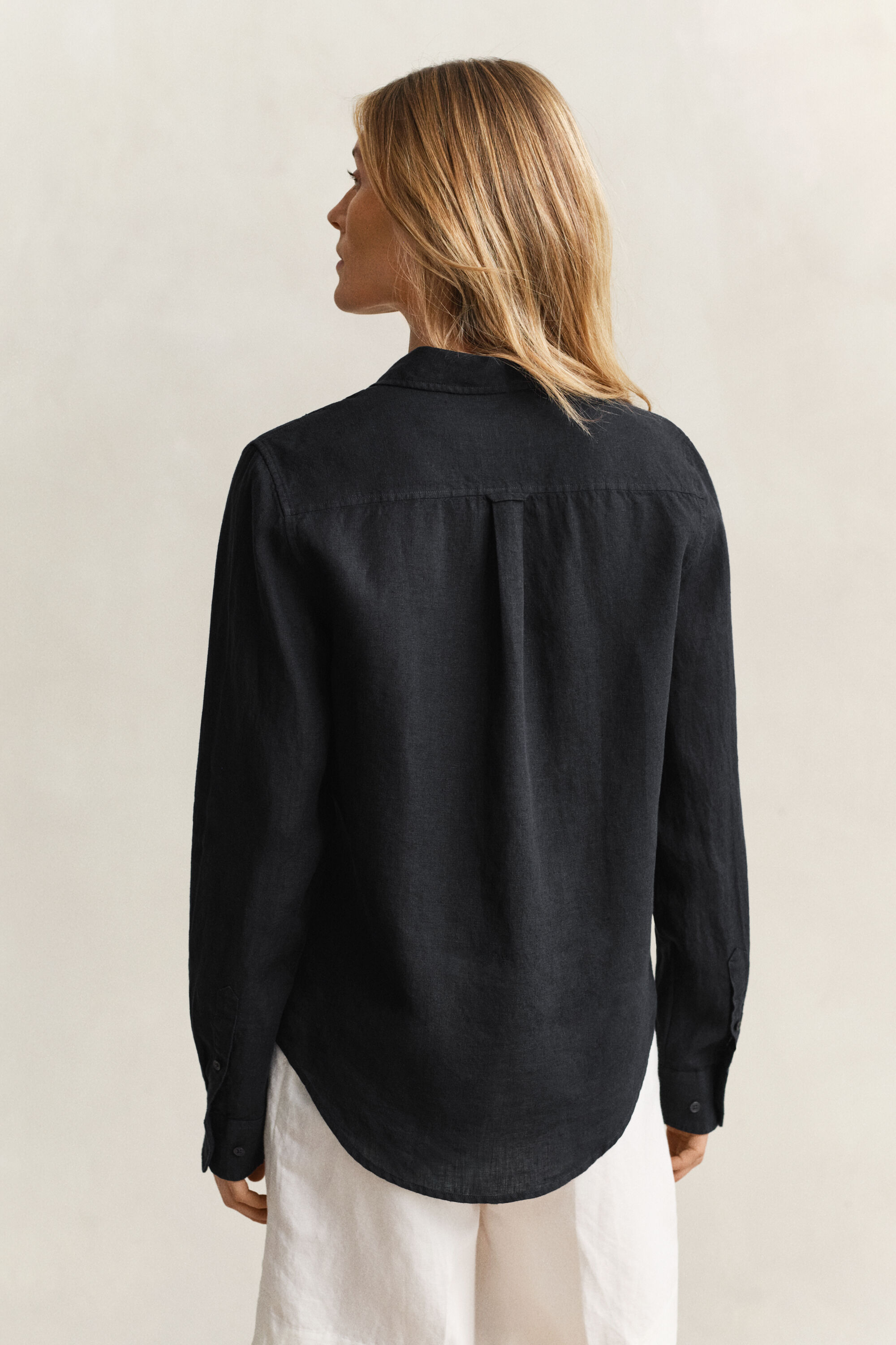 Regular fit ‑mitoitettu pellavapaita