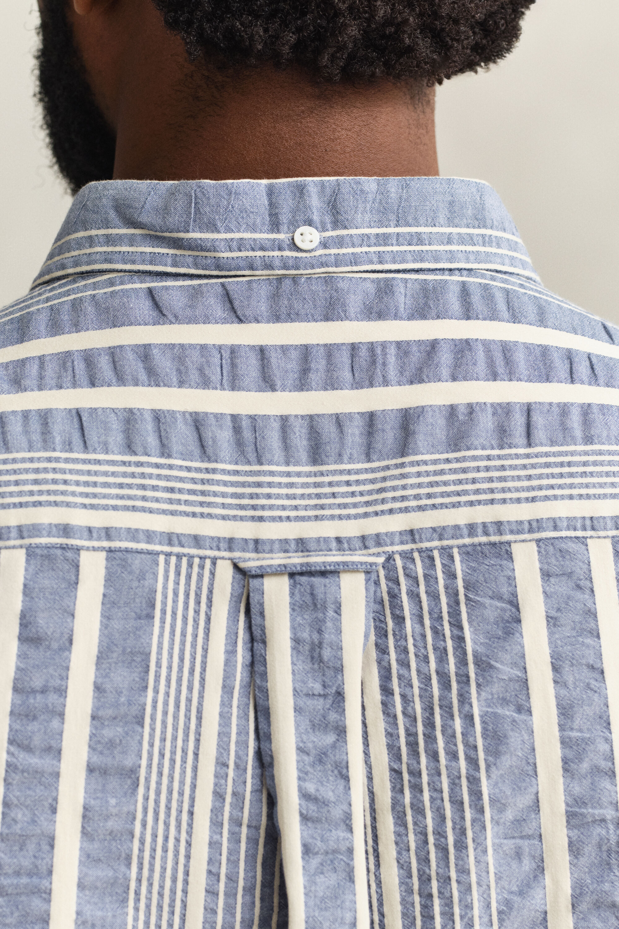 Relaxed fit ‑mitoitettu Seersucker-raitapaita