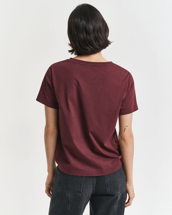 Shield-t‑paita, jossa v-pääntie