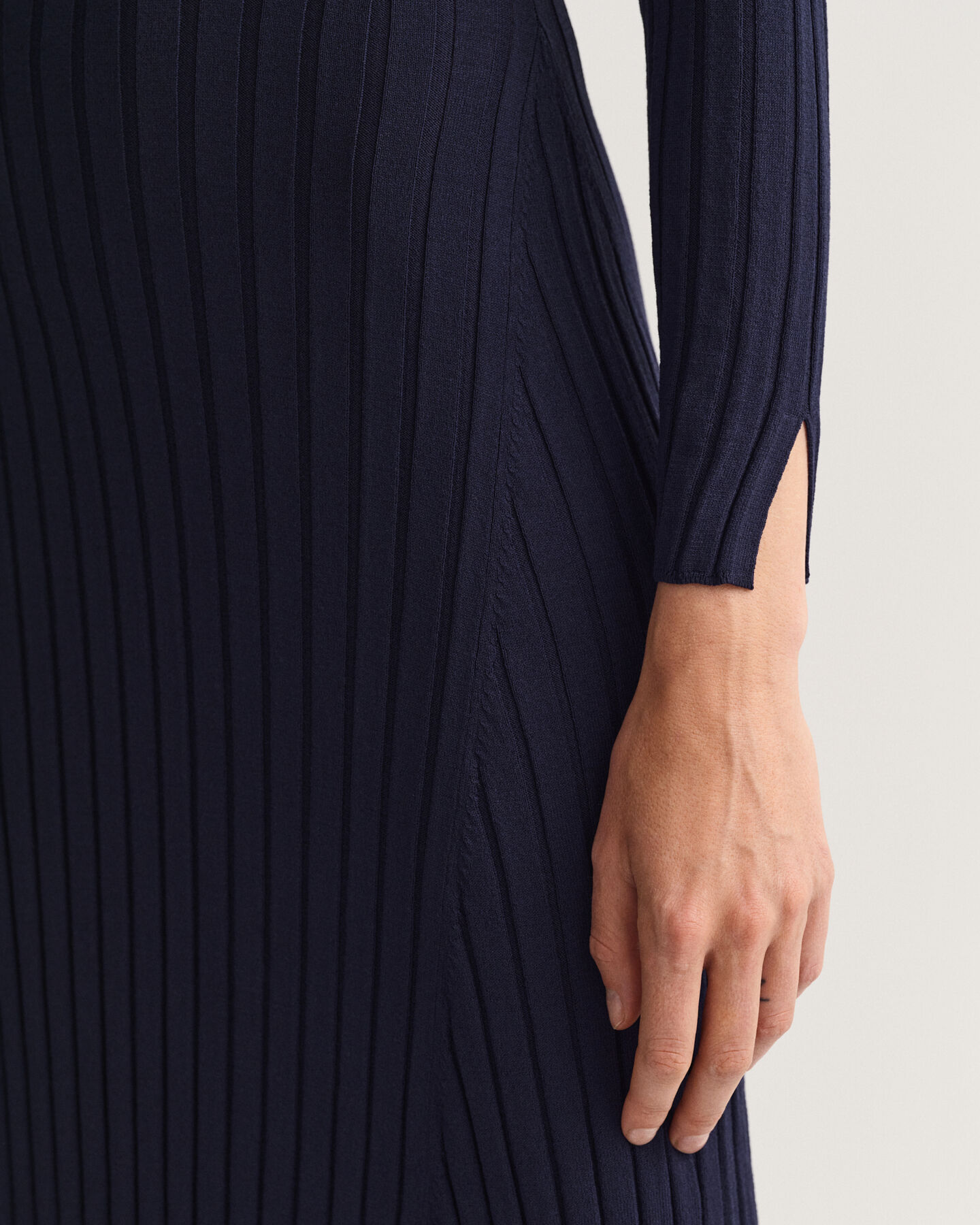 Ribbineulemekko, pyöreä pääntie