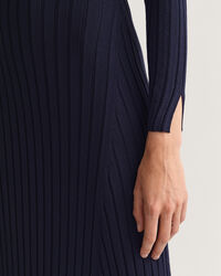 Ribbineulemekko, pyöreä pääntie