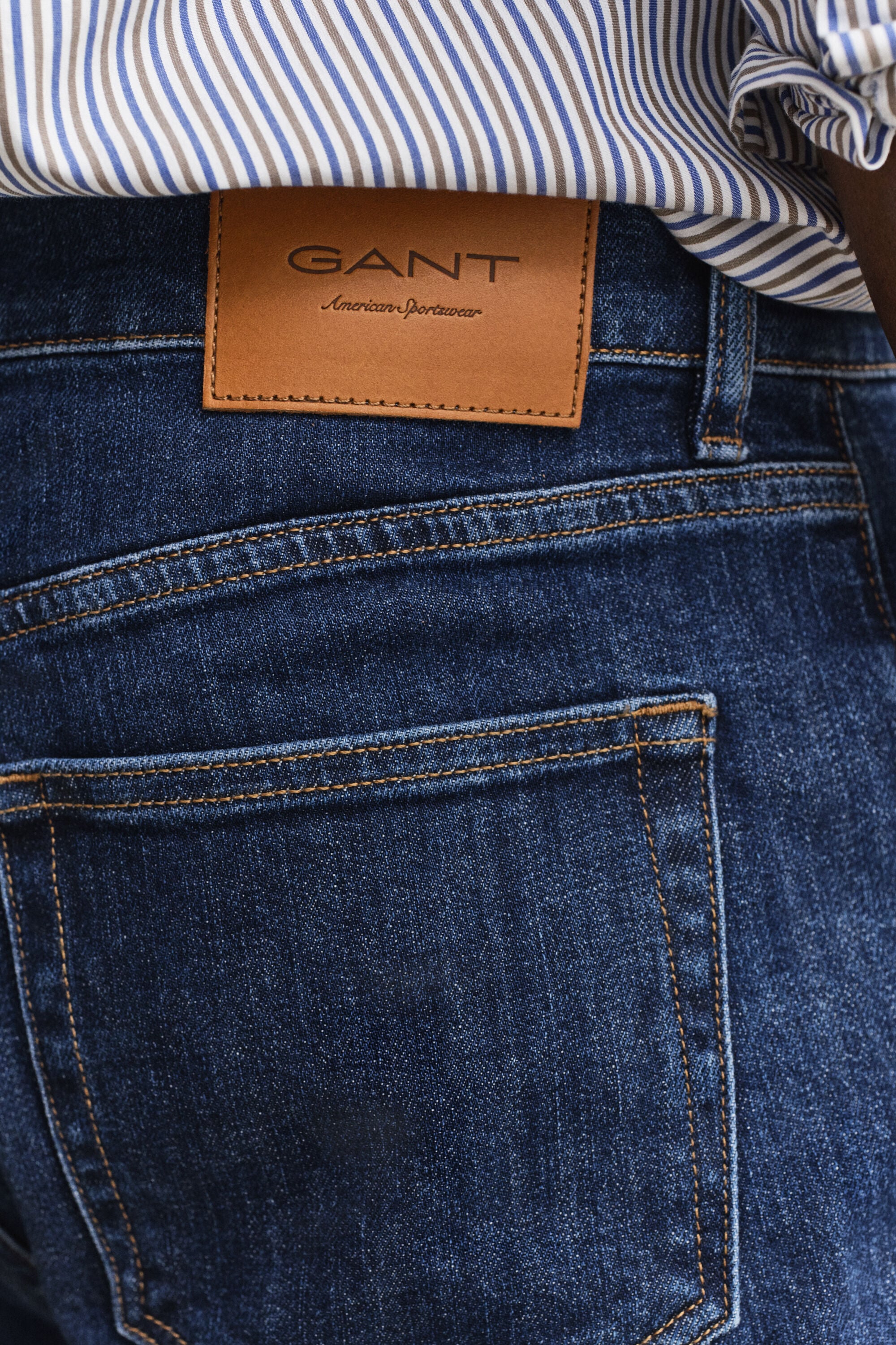 Slim fit ‑mitoitetut Clean Wash ‑farkut