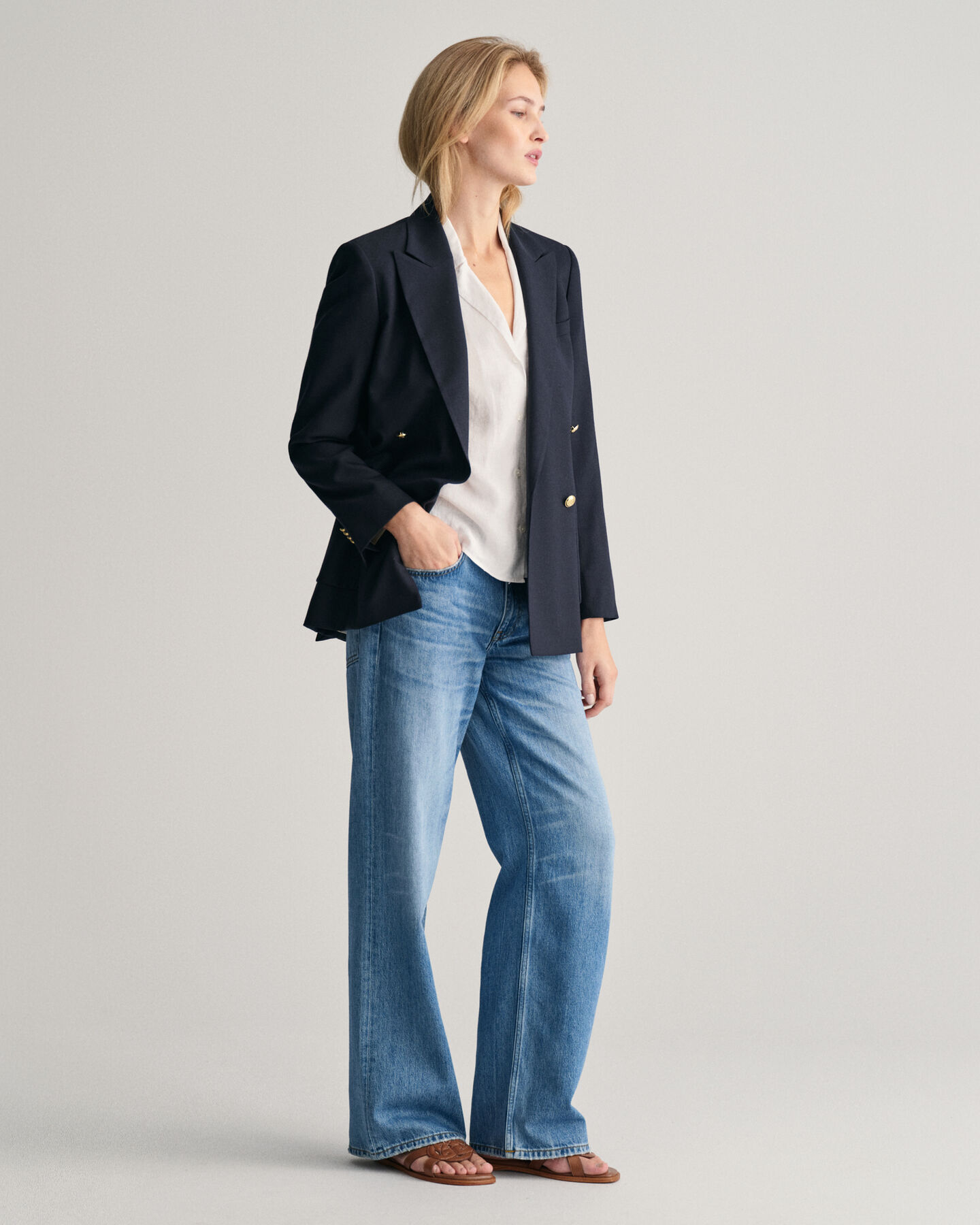 Relaxed fit ‑mitoitettu lyhythihainen pellavapaita