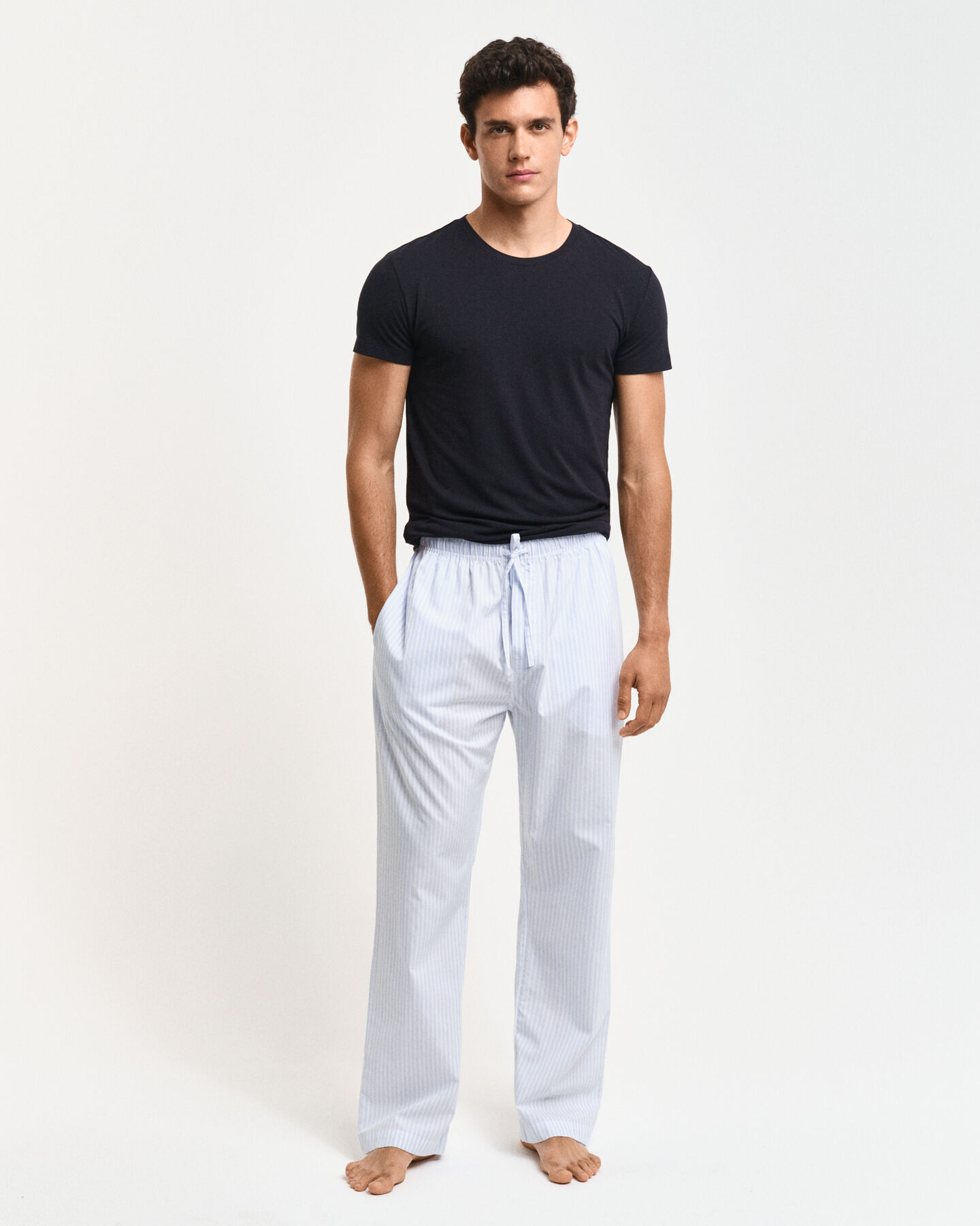 Raidalliset pyjamahousut