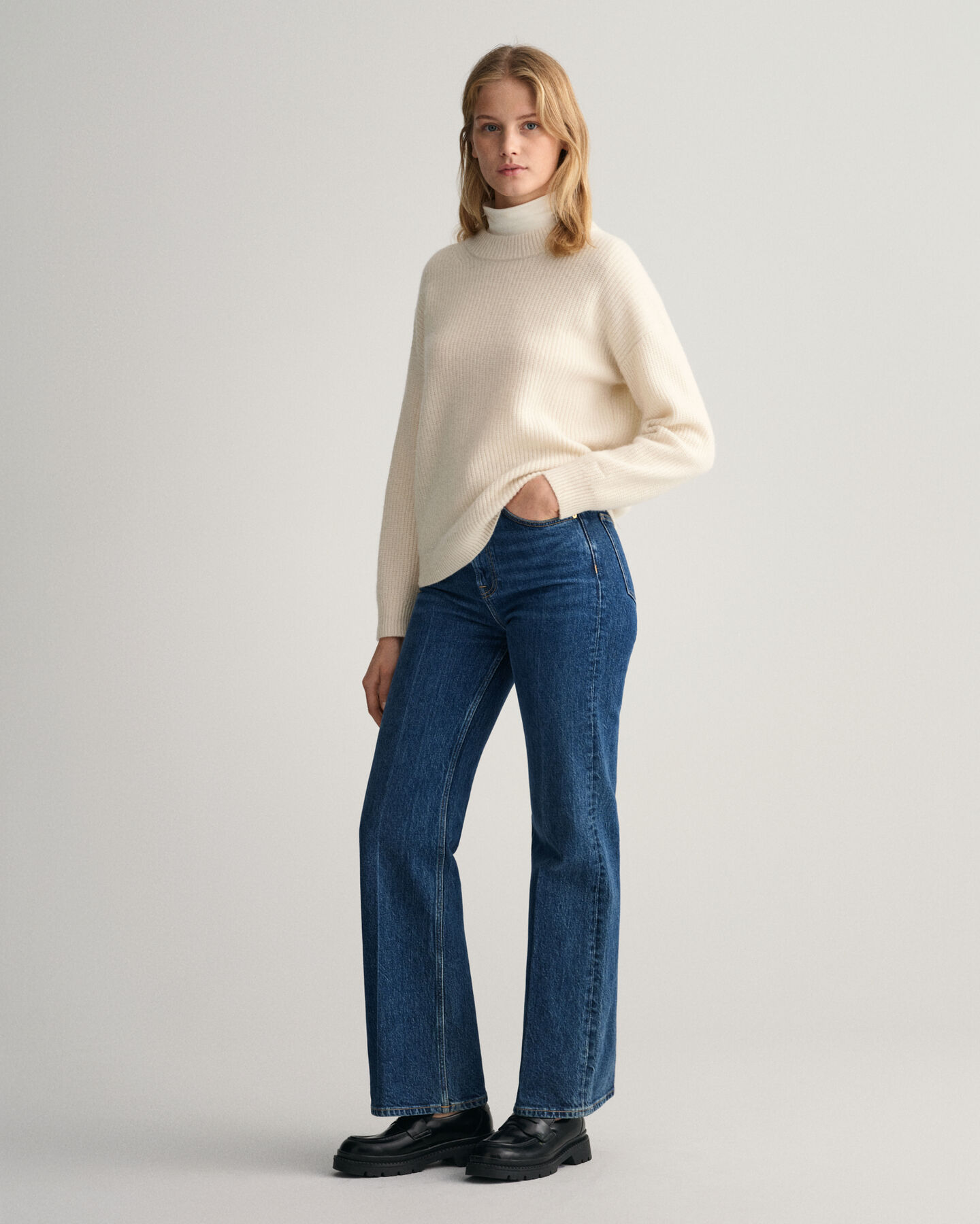 Villainen ribbineulepusero, pyöreä pääntie