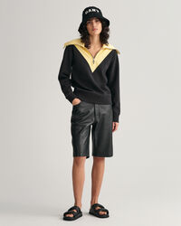 Oversized fit -mitoitettu collegepaita, jossa vetoketju p&auml;&auml;ntiell&auml; ja v&auml;ripintoja