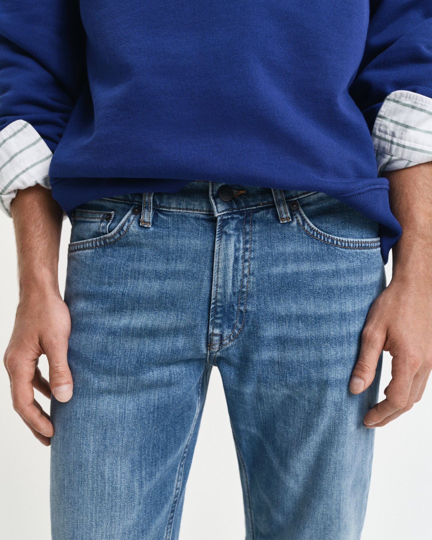 Slim fit ‑mitoitetut farkut