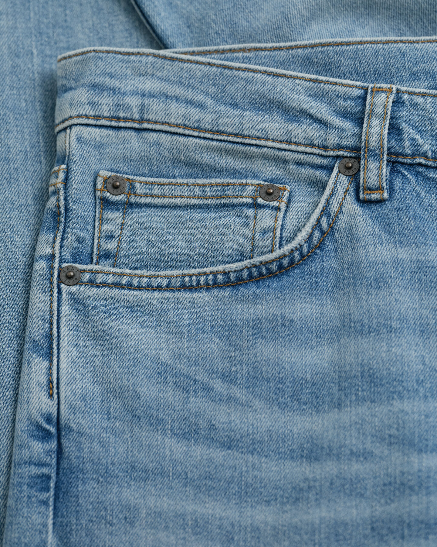 Slim fit ‑mitoitetut farkut