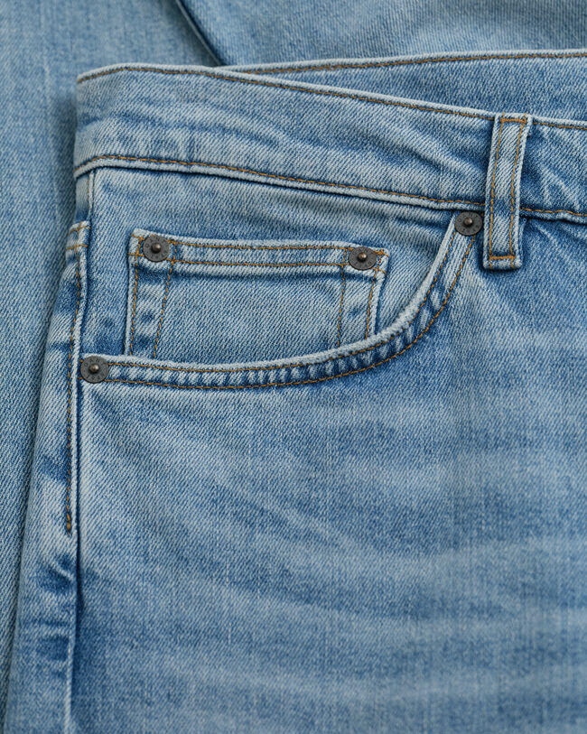 Slim fit ‑mitoitetut farkut