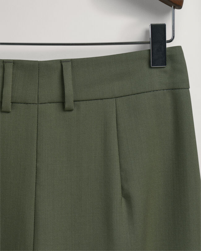 Korkeavy&ouml;t&auml;r&ouml;iset leve&auml;lahkeiset laskoshousut