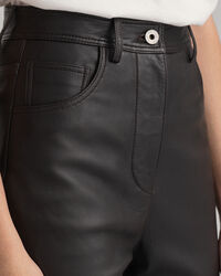 Korkeavyötäröiset nilkkapituiset nahkahousut