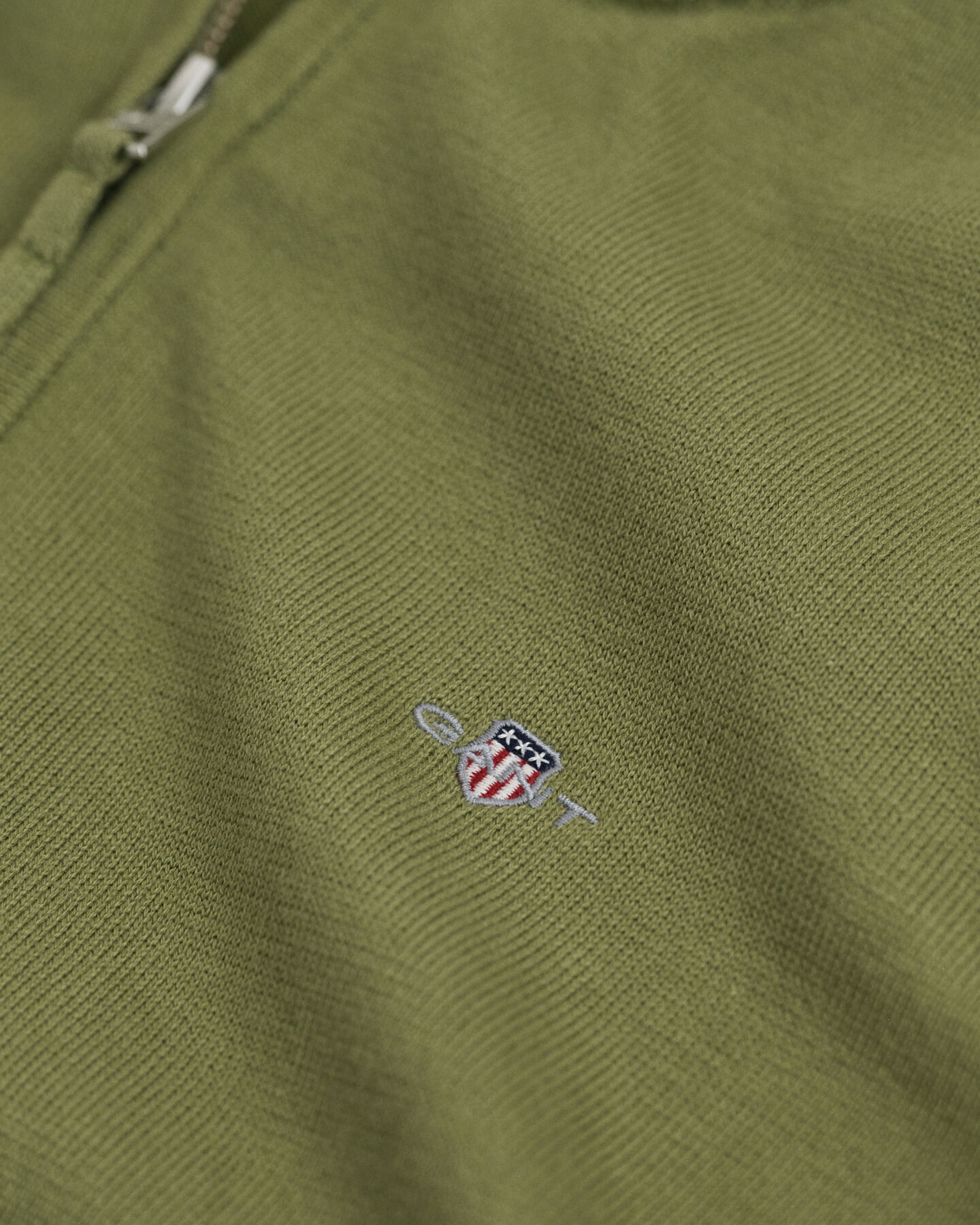 Teens-malliston Shield-puuvillaneulepusero, jossa vetoketjullinen pääntie