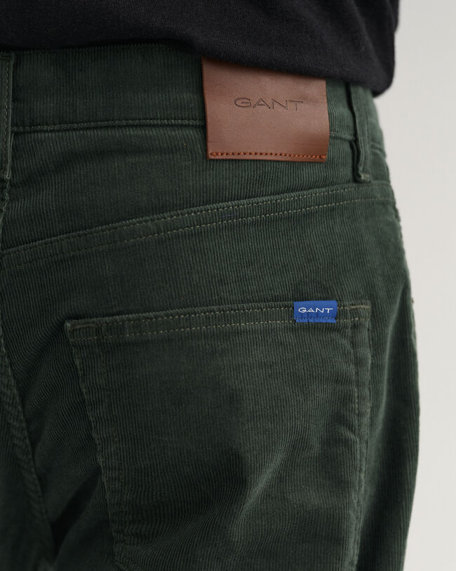 Slim fit ‑mitoitetut Hayes-vakosamettifarkut