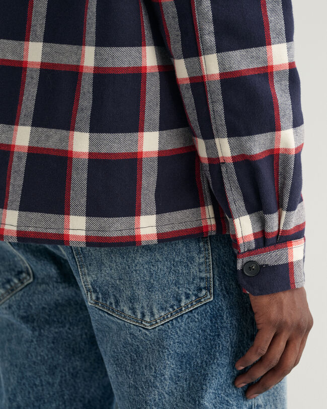 Ruudullinen flanellikankainen päällyspaita