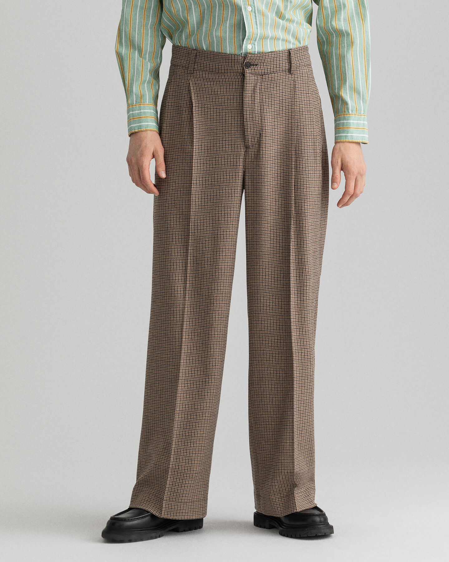 Laskostetut ruudulliset puvunhousut