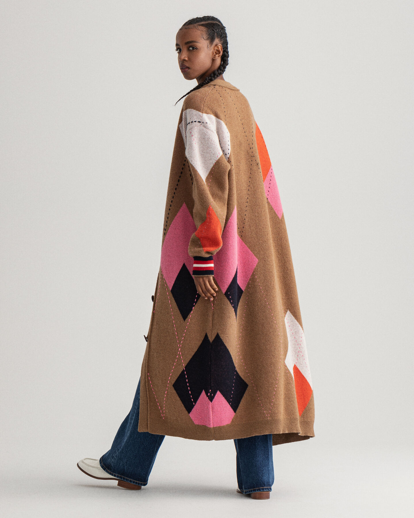 Pitk&auml; Argyle-neuletakki