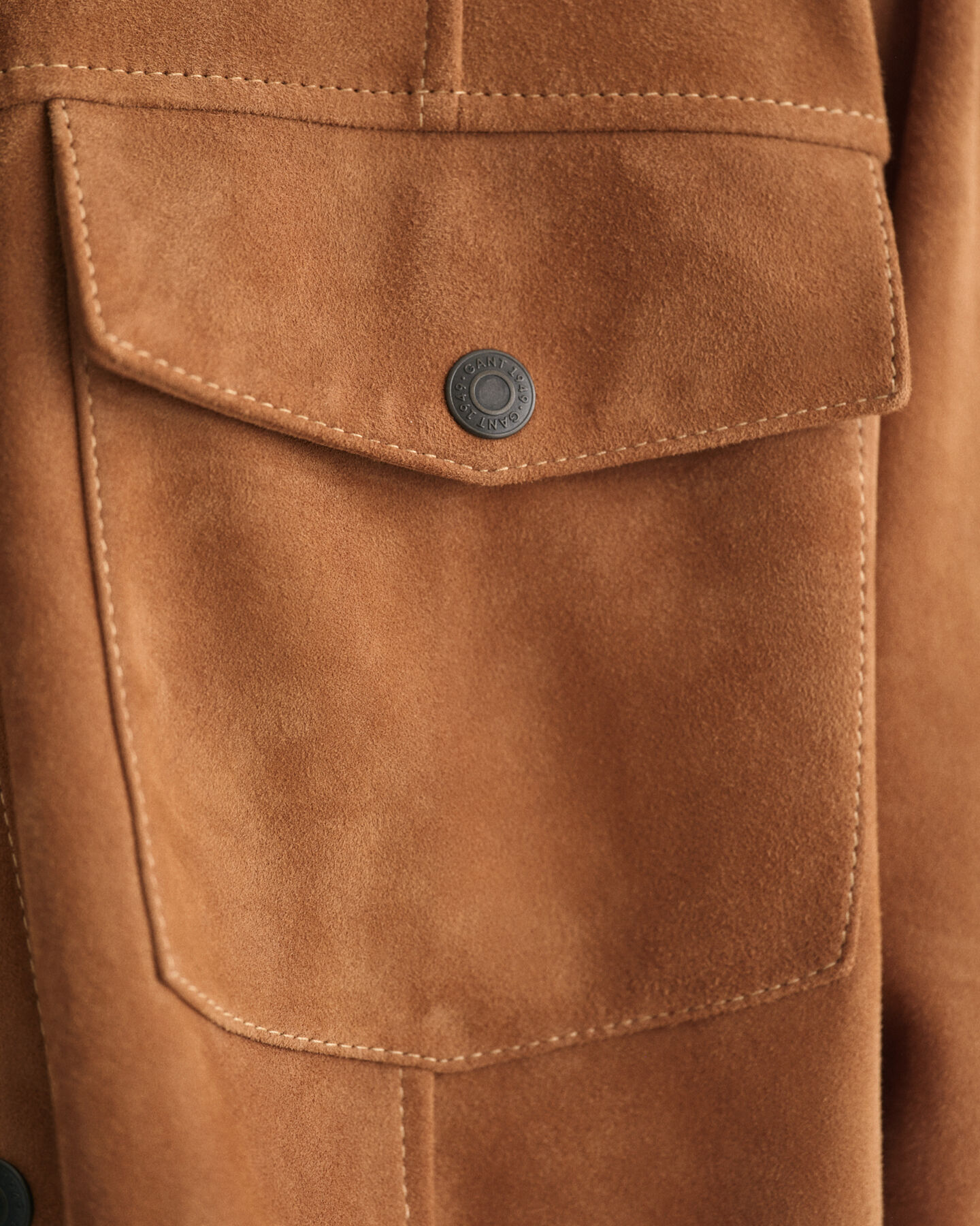 Oversized fit ‑mitoitettu mokkanahkapaita