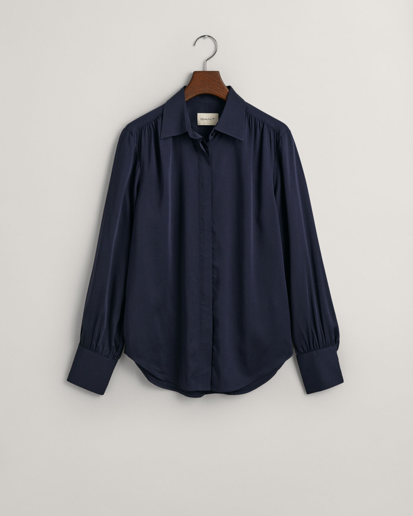 Regular fit ‑mitoitettu satiinipaita