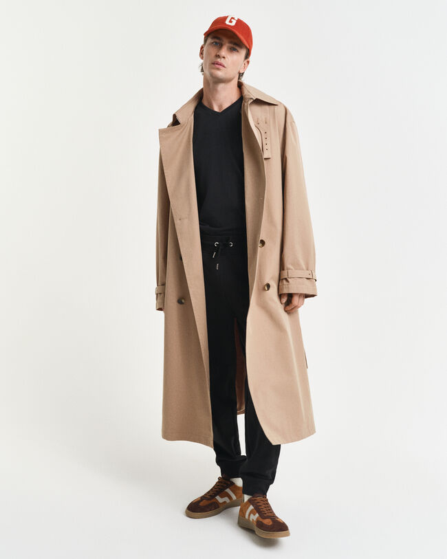 Slim fit ‑mitoitettu Shield-t‑paita, jossa v-pääntie