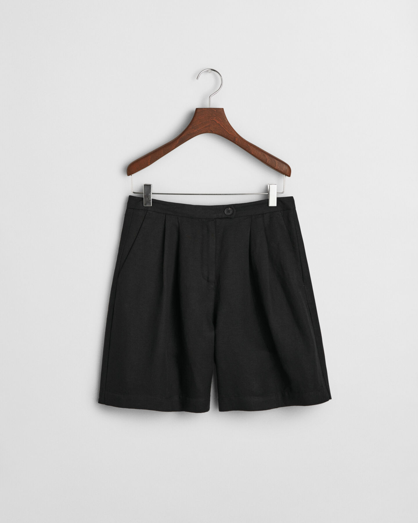 Hyvin istuvat pellavashortsit