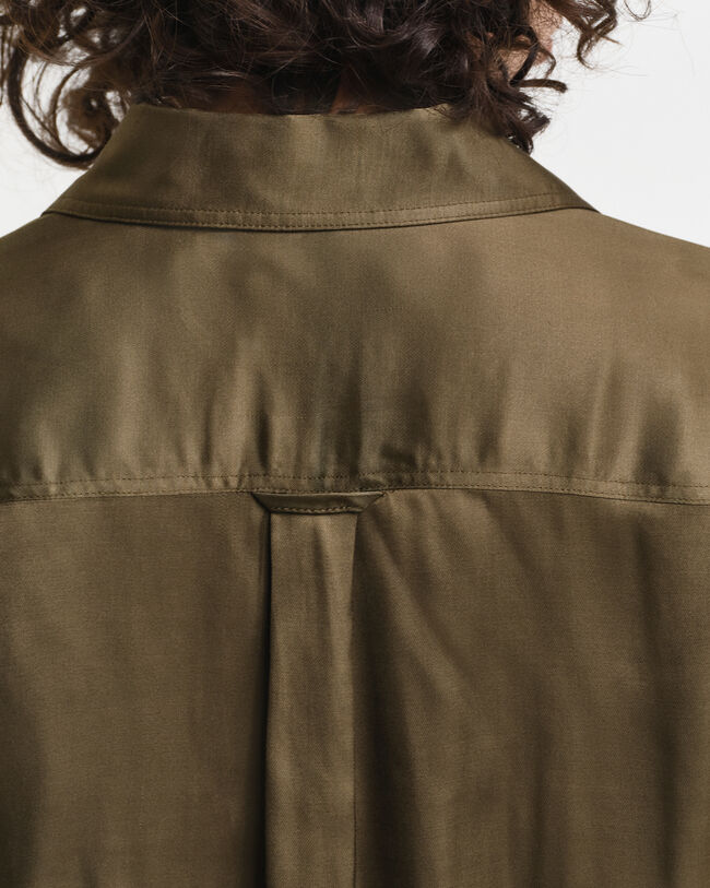 Regular fit ‑mitoitettu taskullinen paita