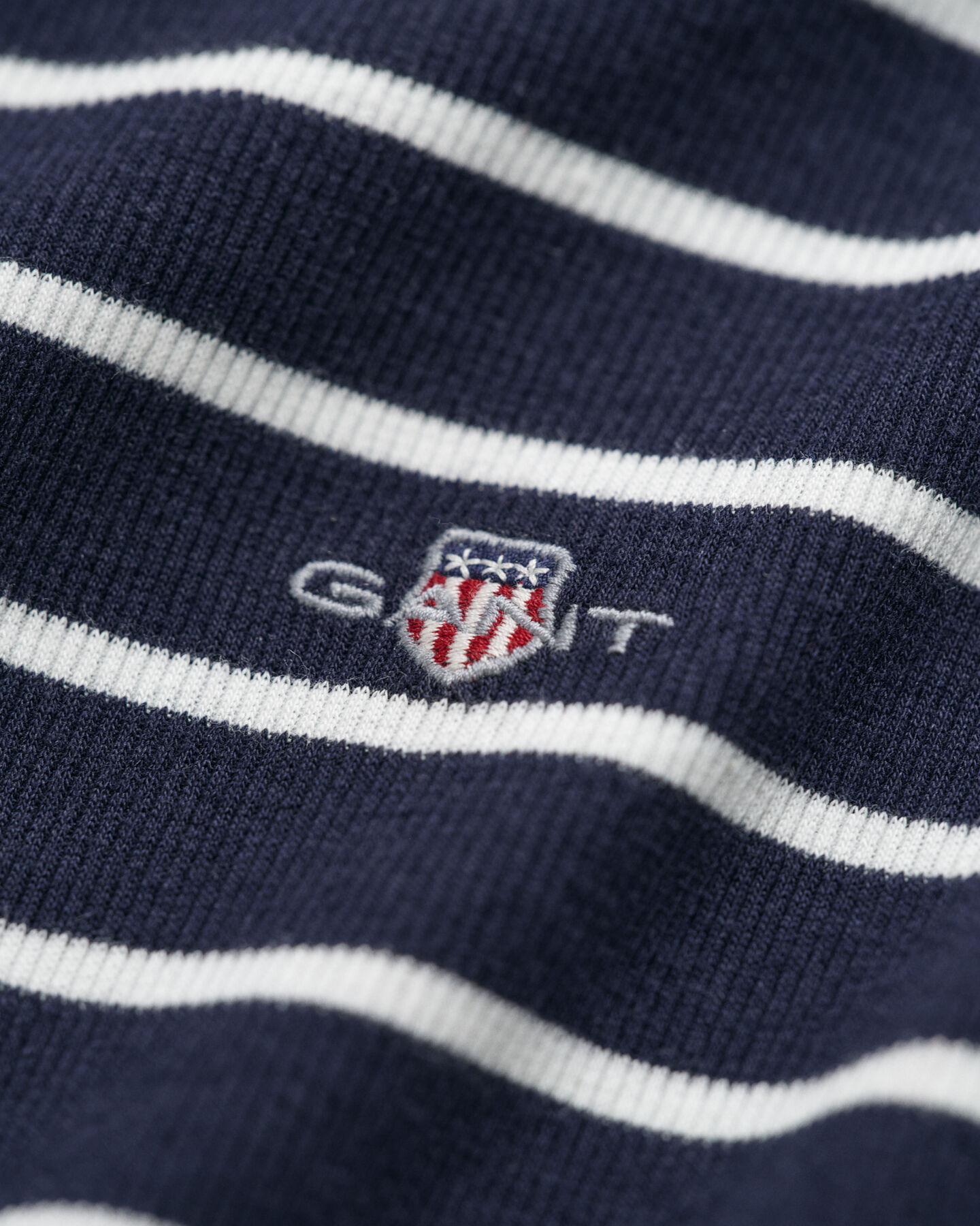 Teen Girls -malliston raidallinen Shield‑t‑paita