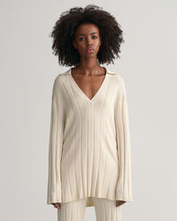 Avokauluksinen joustinneulepusero