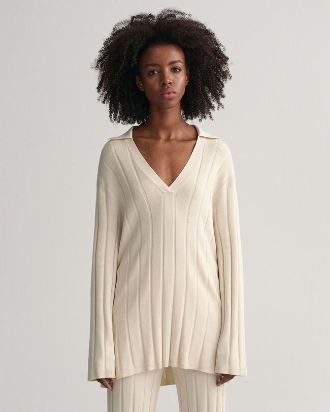 Avokauluksinen joustinneulepusero