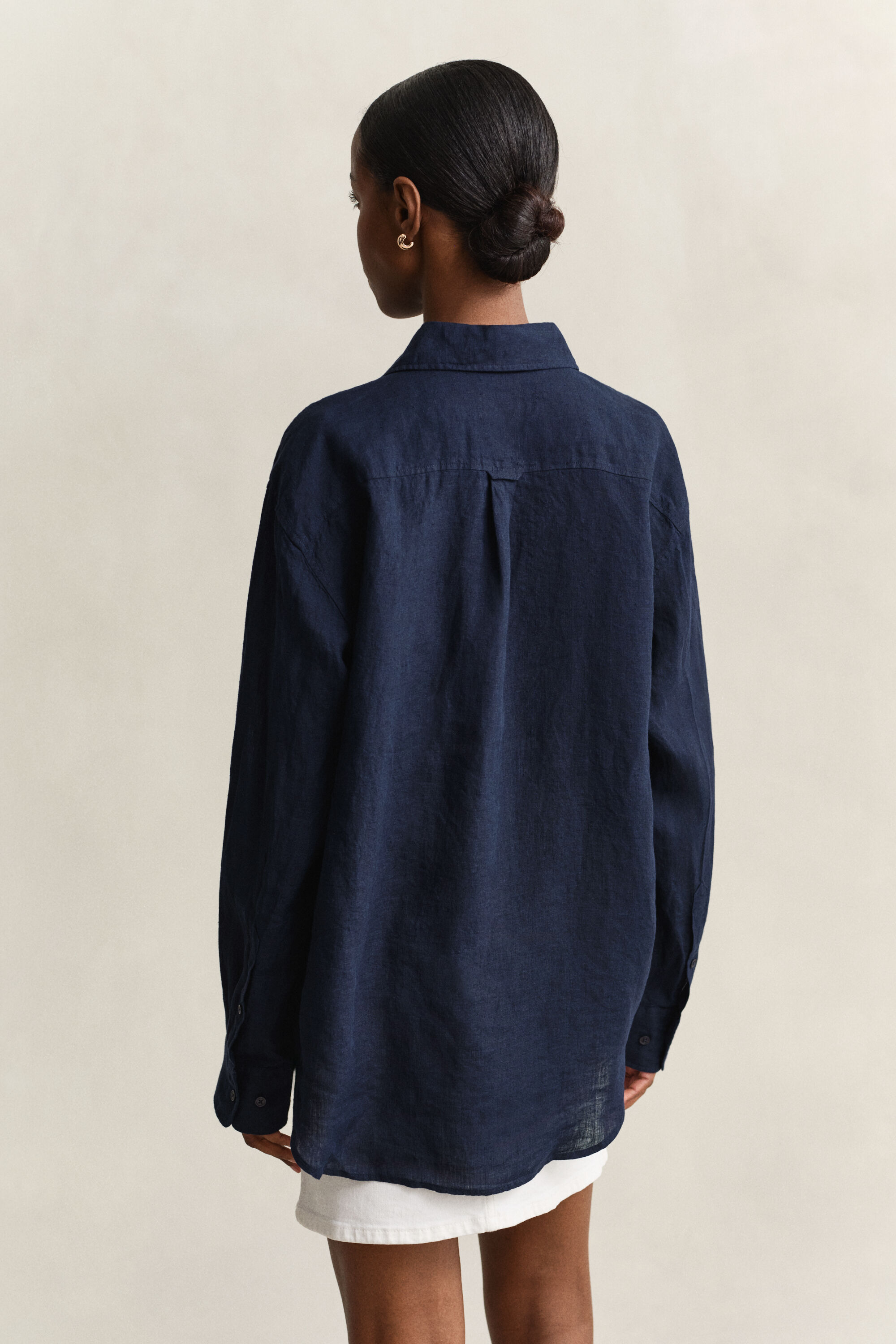 Relaxed fit ‑mitoitettu pellavapaita