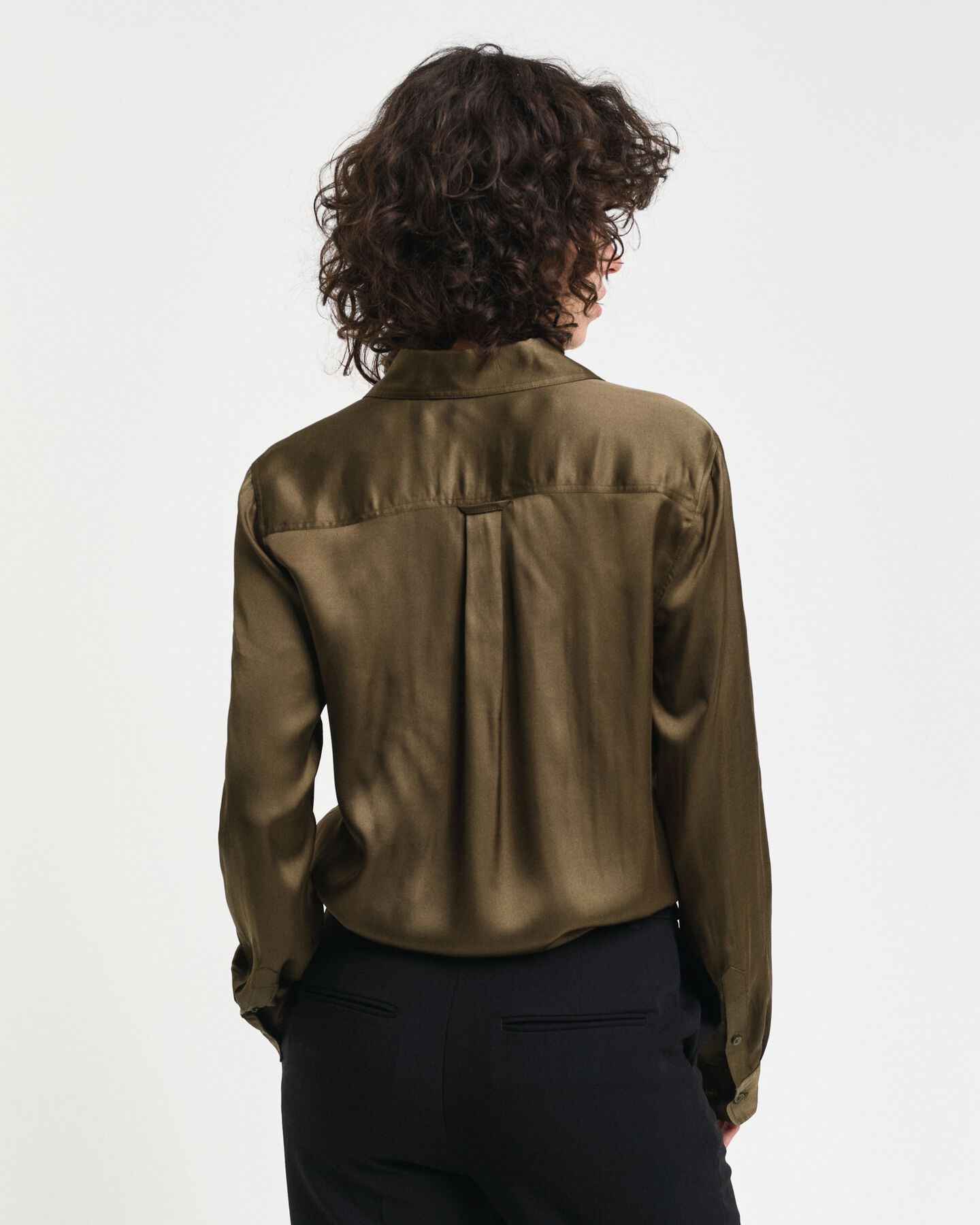 Regular fit ‑mitoitettu taskullinen paita