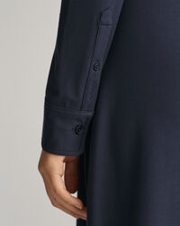 Slim&nbsp;fit ‑mitoitettu paitamekko jerseyneulosta