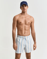 Leveäraitaiset uimashortsit