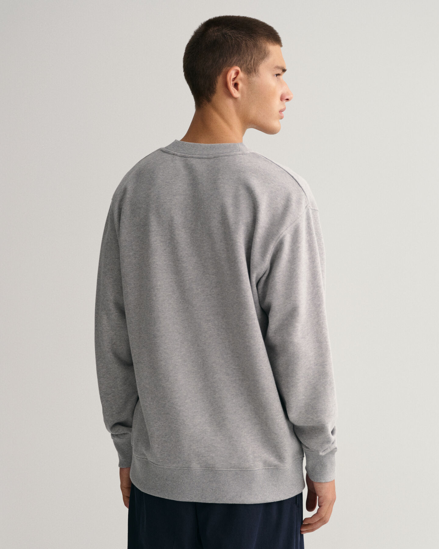 Retro Crest -collegepaita, jossa py&ouml;re&auml; p&auml;&auml;ntie