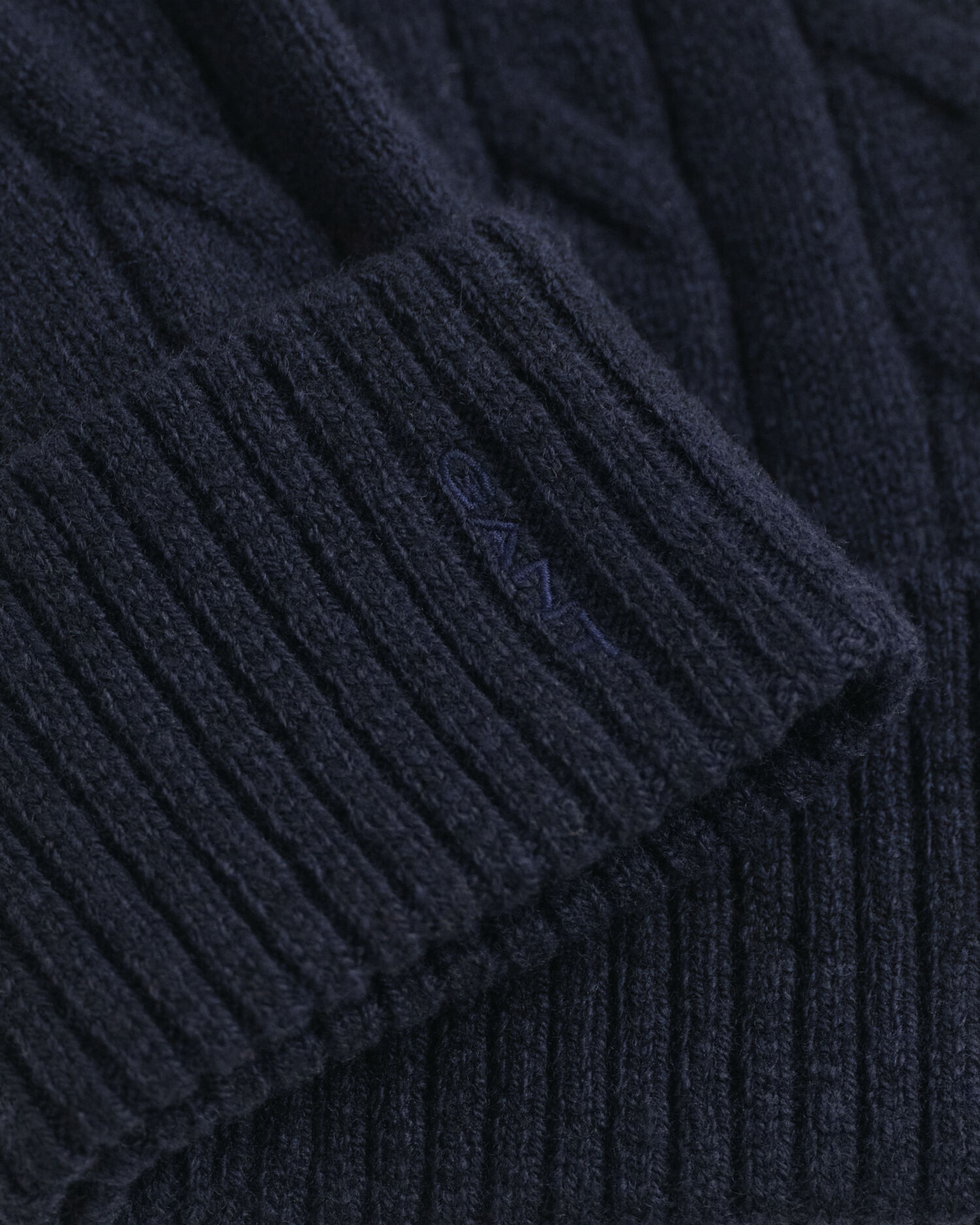 Villainen palmikkoneulepipo