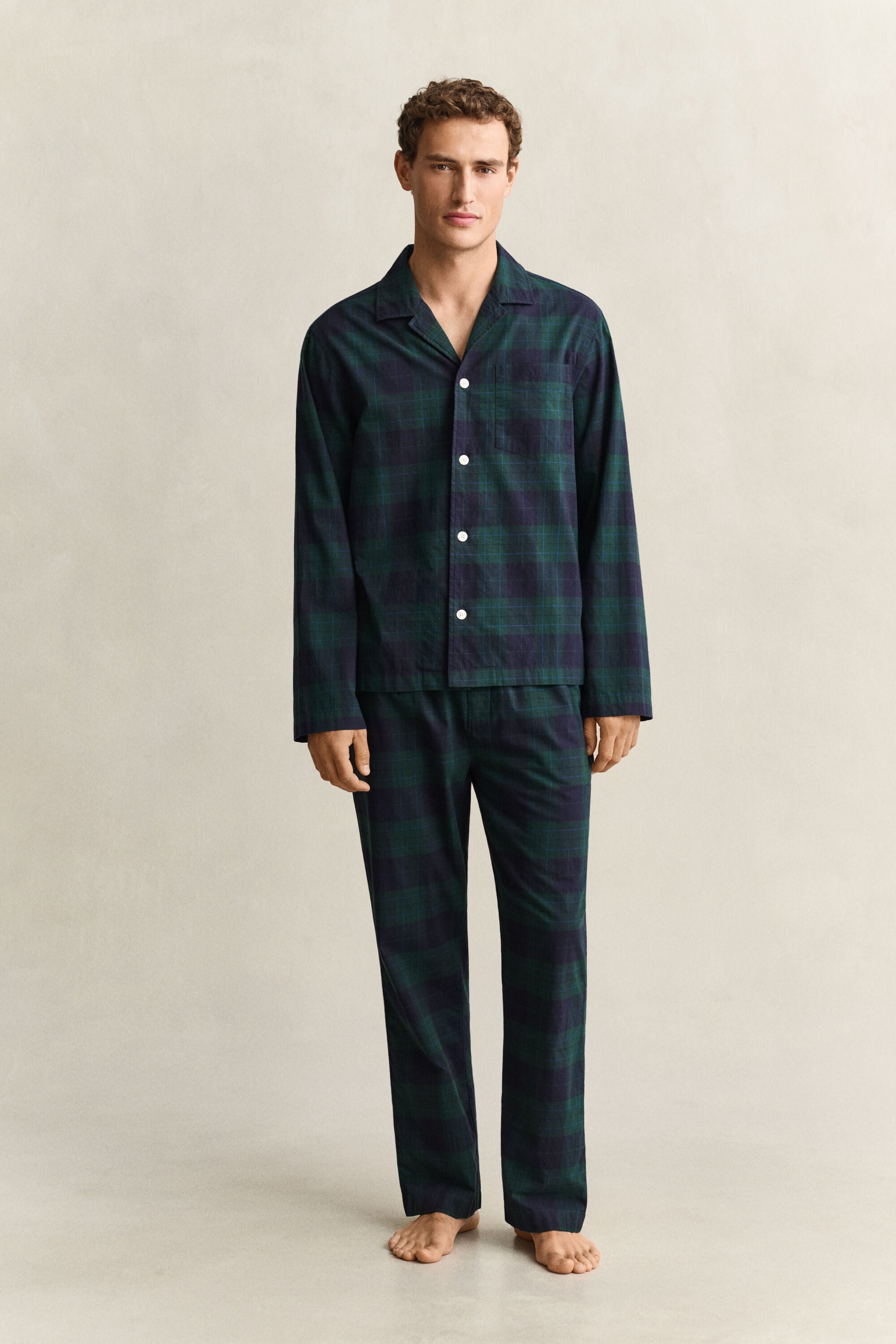Ruudullinen pyjama lahjapakkauksessa