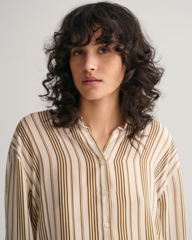 Relaxed fit ‑mitoitettu raitapaita