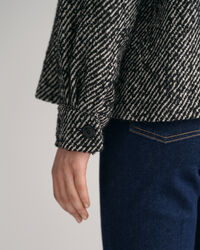 Lyhyt kuviollinen villakangastakki