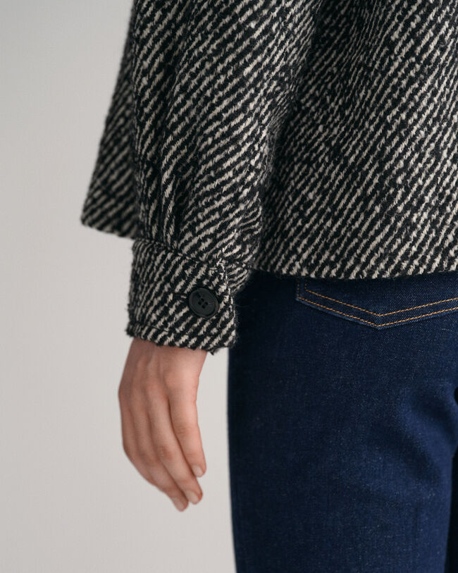 Lyhyt kuviollinen villakangastakki