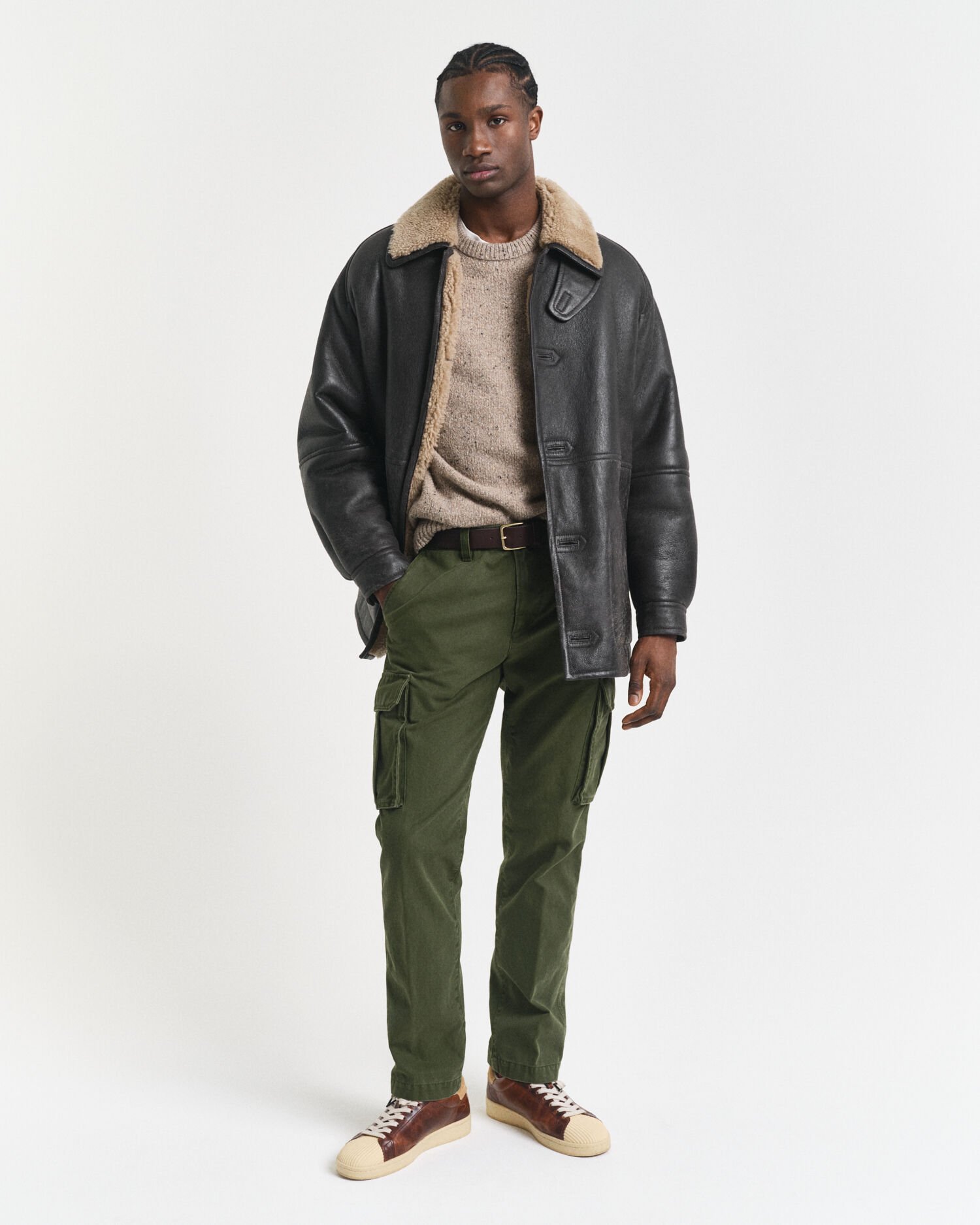 Regular fit ‑mitoitetut puuvillatvillikankaiset reisitaskuhousut