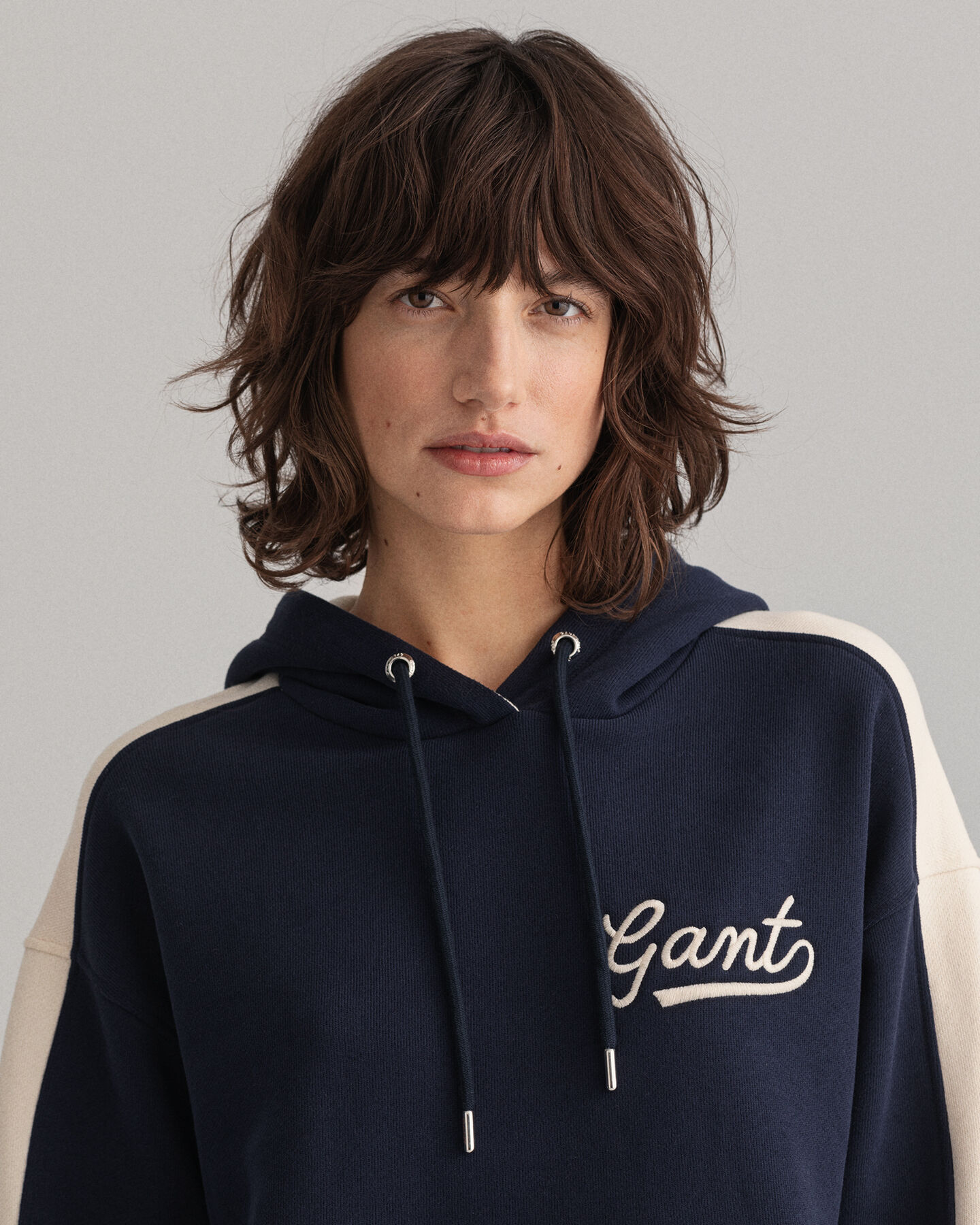 Monivärinen huppari