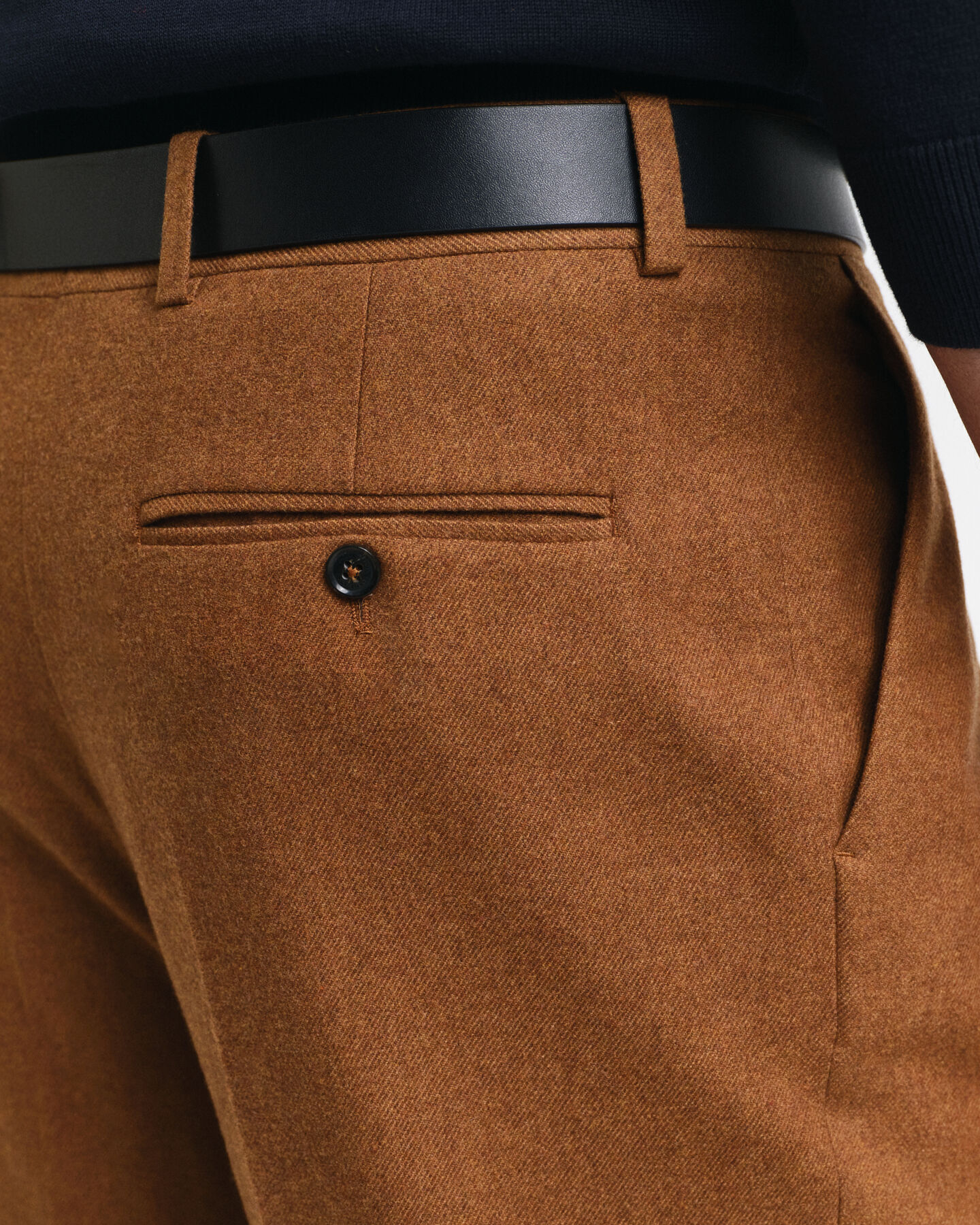 Relaxed fit ‑mitoitetut villaflanelliset puvunhousut