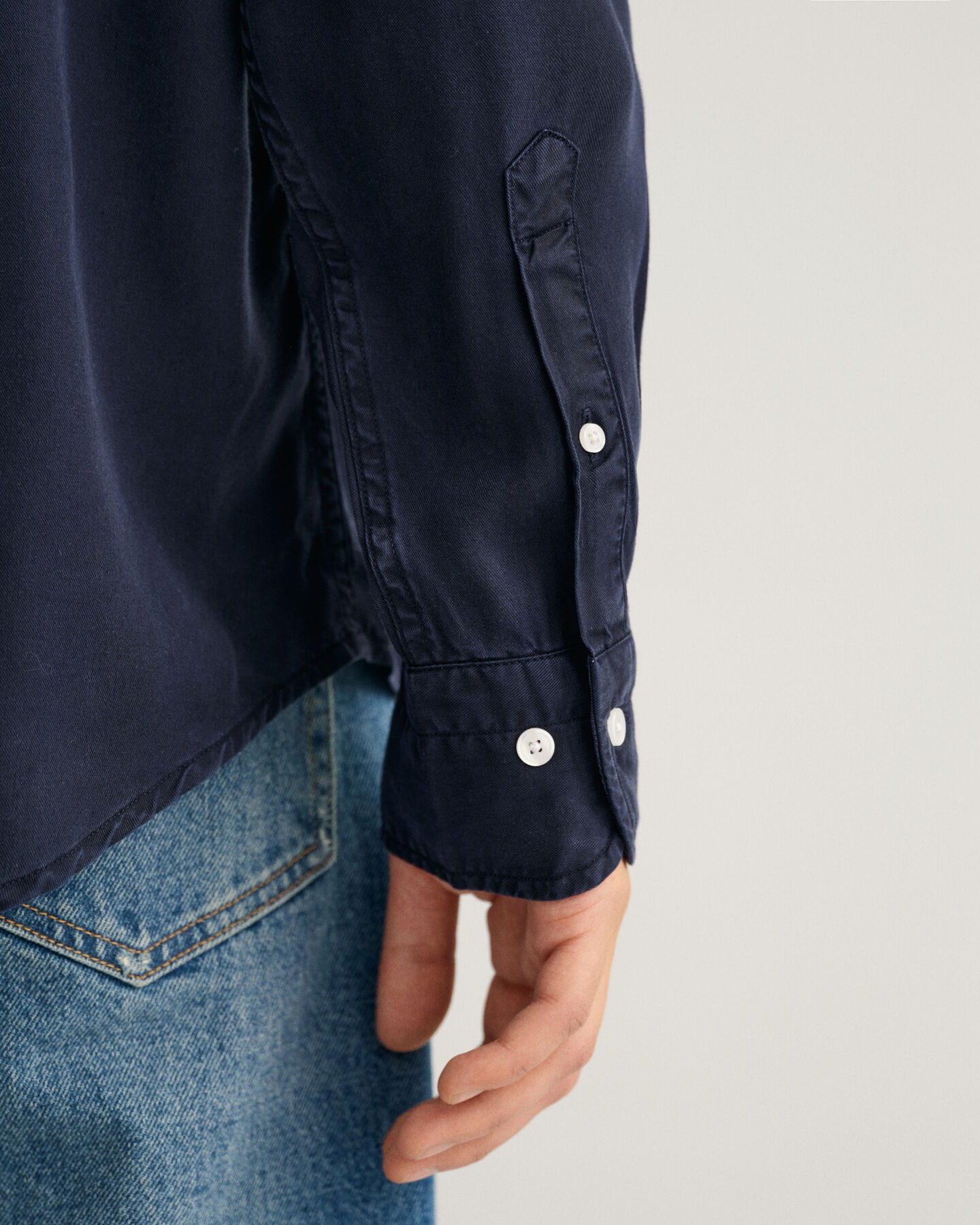 Relaxed fit ‑mitoitettu, valmiina v&auml;rj&auml;tty lyosellipaita