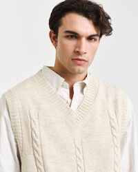 Palmikkoneuleliivi, v‑pääntie