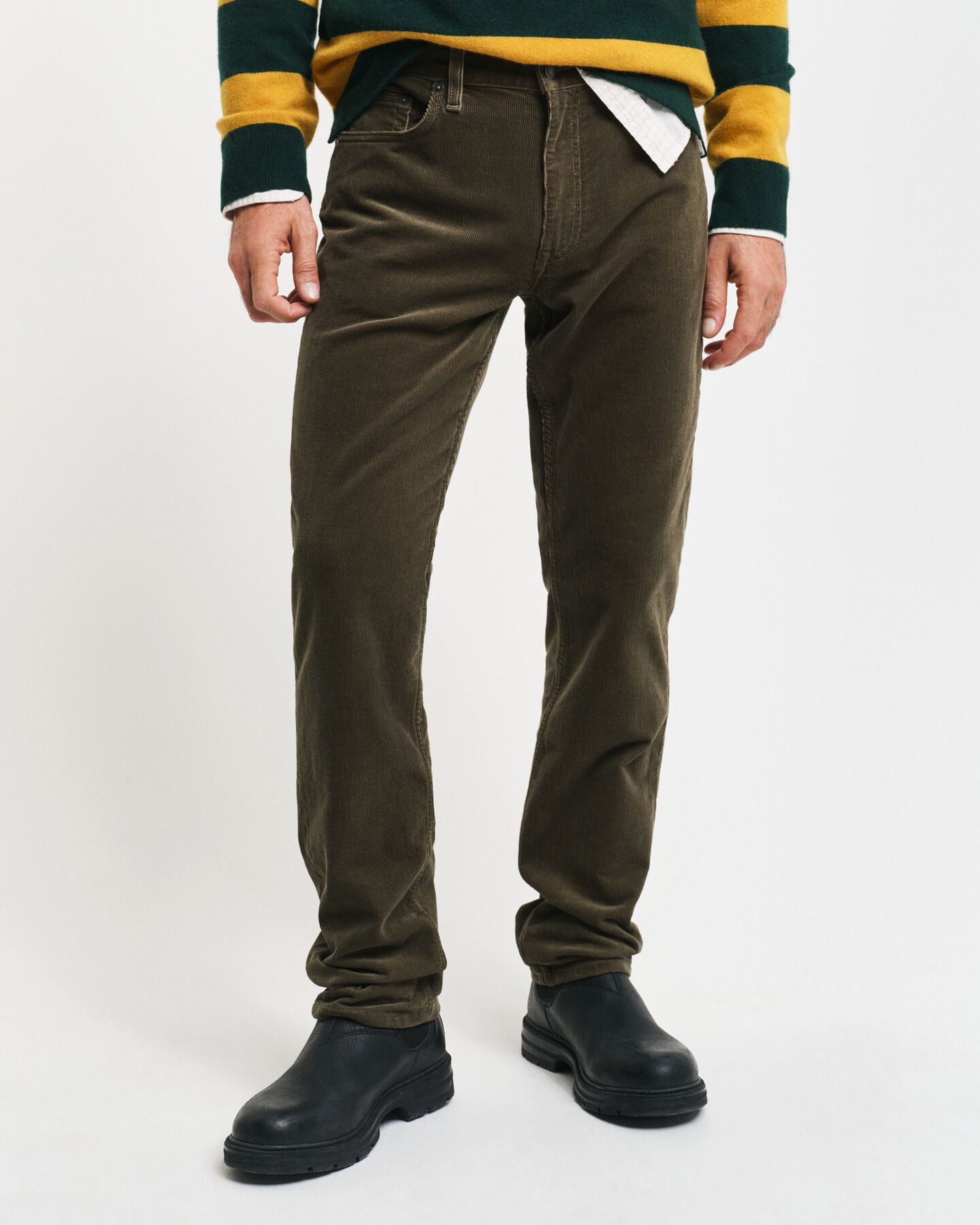 Regular fit ‑mitoitetut vakosamettifarkut